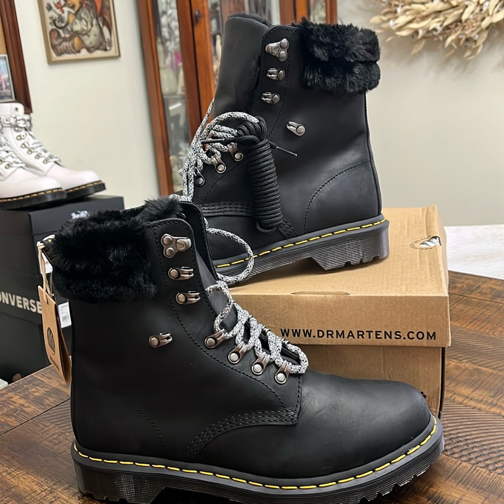 Warmwair  Dr. Martens brand new in box